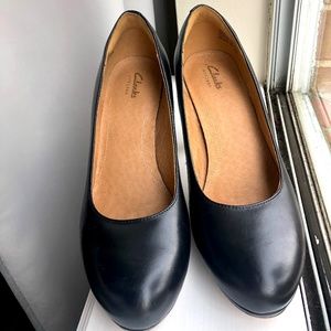 Clarks Adriel Viola  Leather Pumps